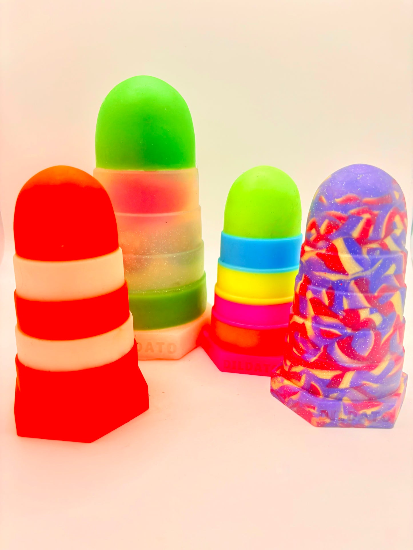 Conesolator - Tamaño Mediano - Árbol de Navidad de Silicona con Bolas Navideñas de Silicona en su Interior